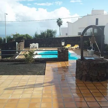 فيلة Ylaiza La Asomada (Lanzarote)